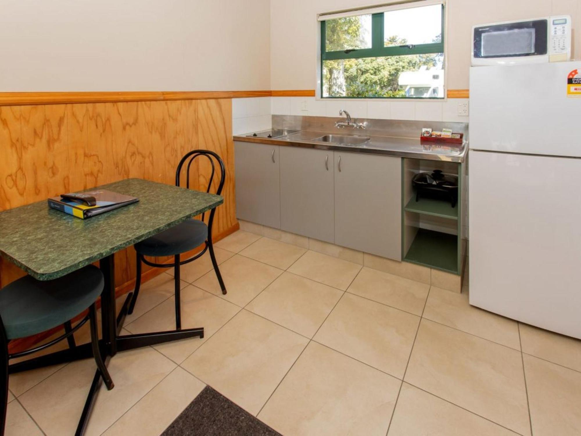 Motueka Top 10 Holiday Park Room photo
