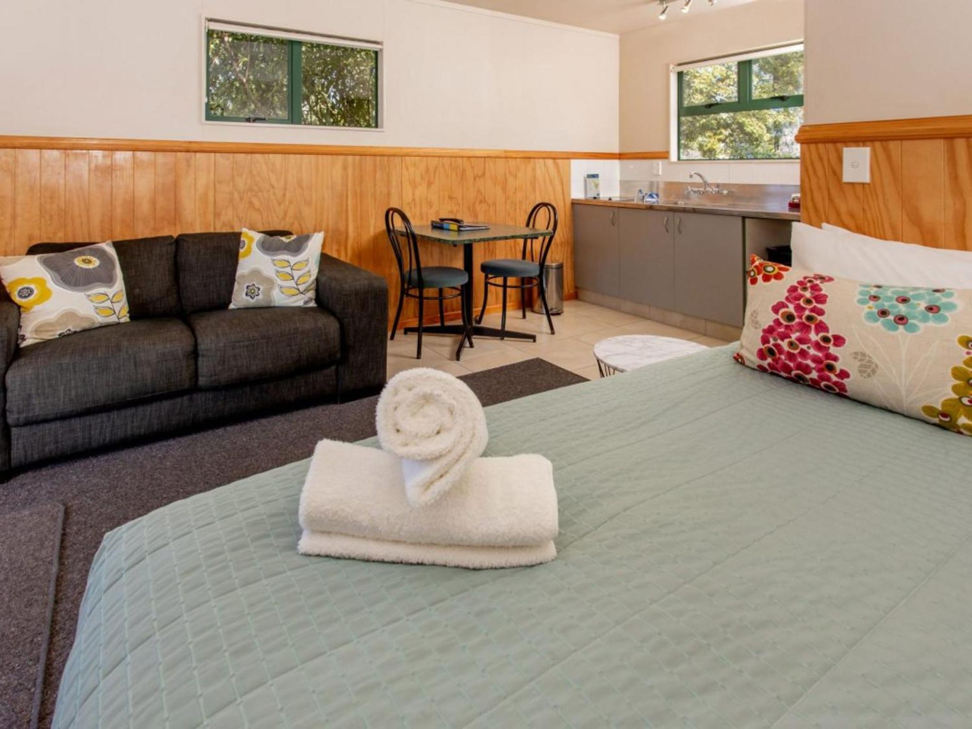Motueka Top 10 Holiday Park Room photo