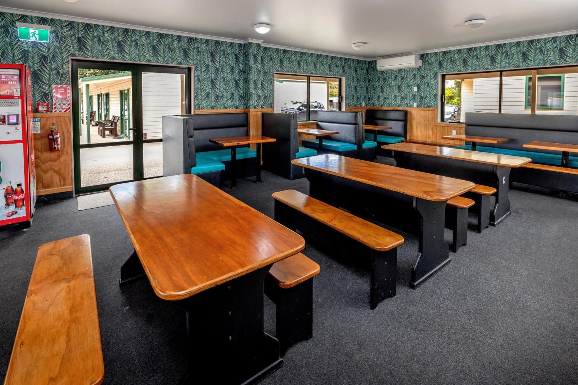 Motueka Top 10 Holiday Park Exterior photo